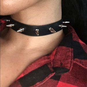 SPIKES ON BLACK LEATHER CHOKER